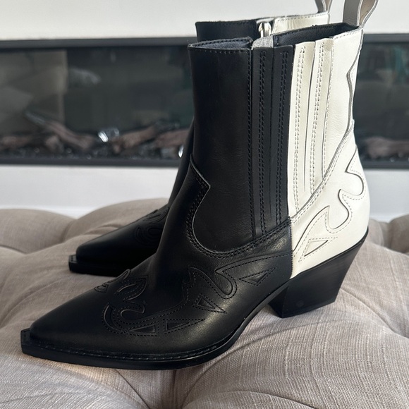 Dolce Vita Two-Tone Ankle Booties - Picture 5 of 11